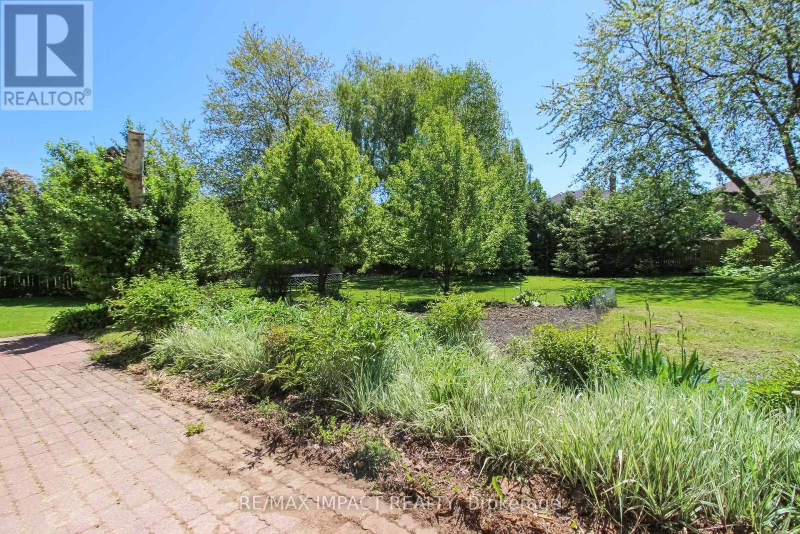 23 HILLCOURT AVENUE Image 19