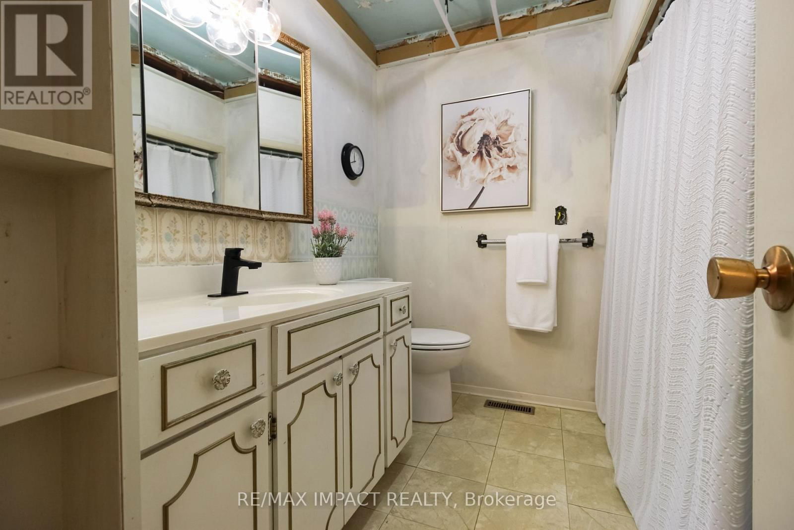 23 HILLCOURT AVENUE Image 24