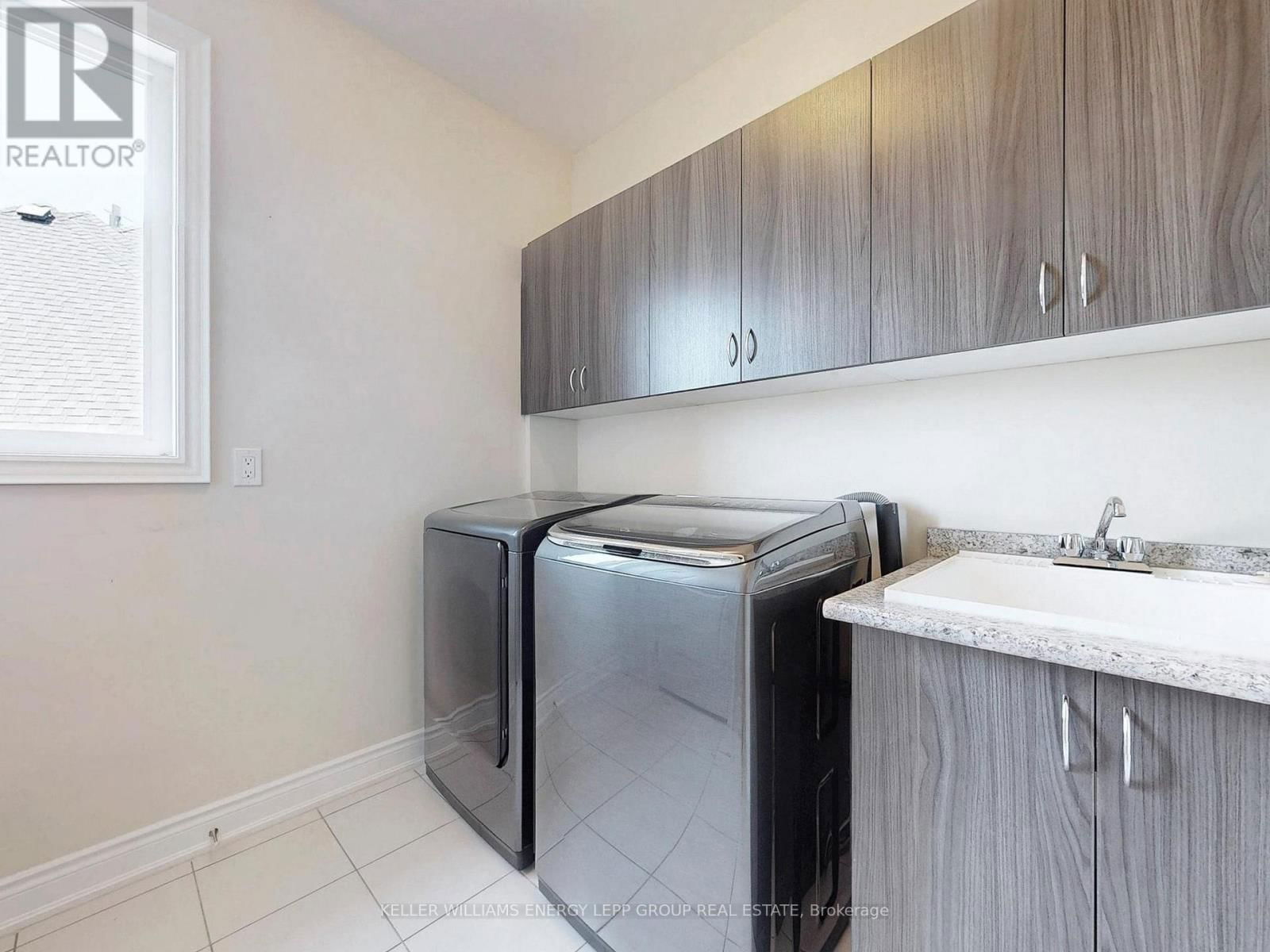 12 DONWOODS CRESCENT Image 36