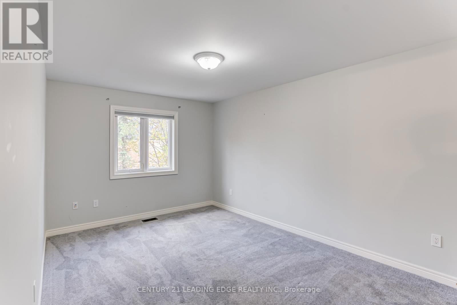 5 WOODBINE PLACE EAST Image 30