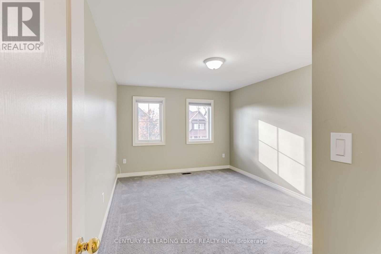 5 WOODBINE PLACE EAST Image 31