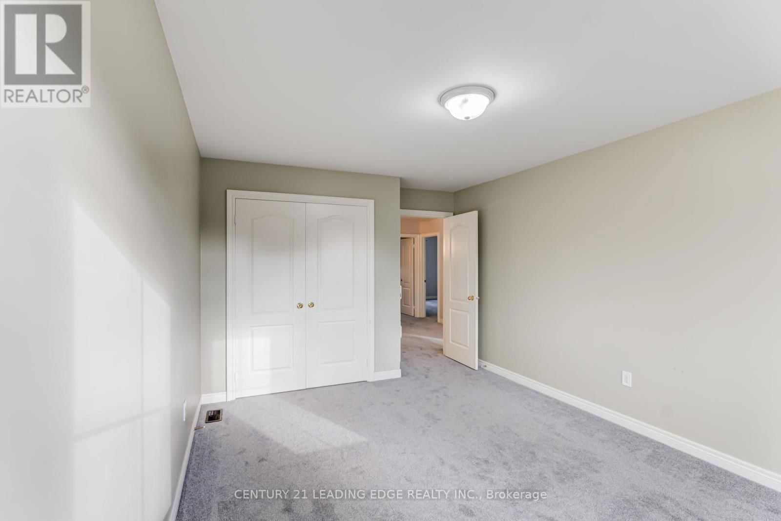 5 WOODBINE PLACE EAST Image 32