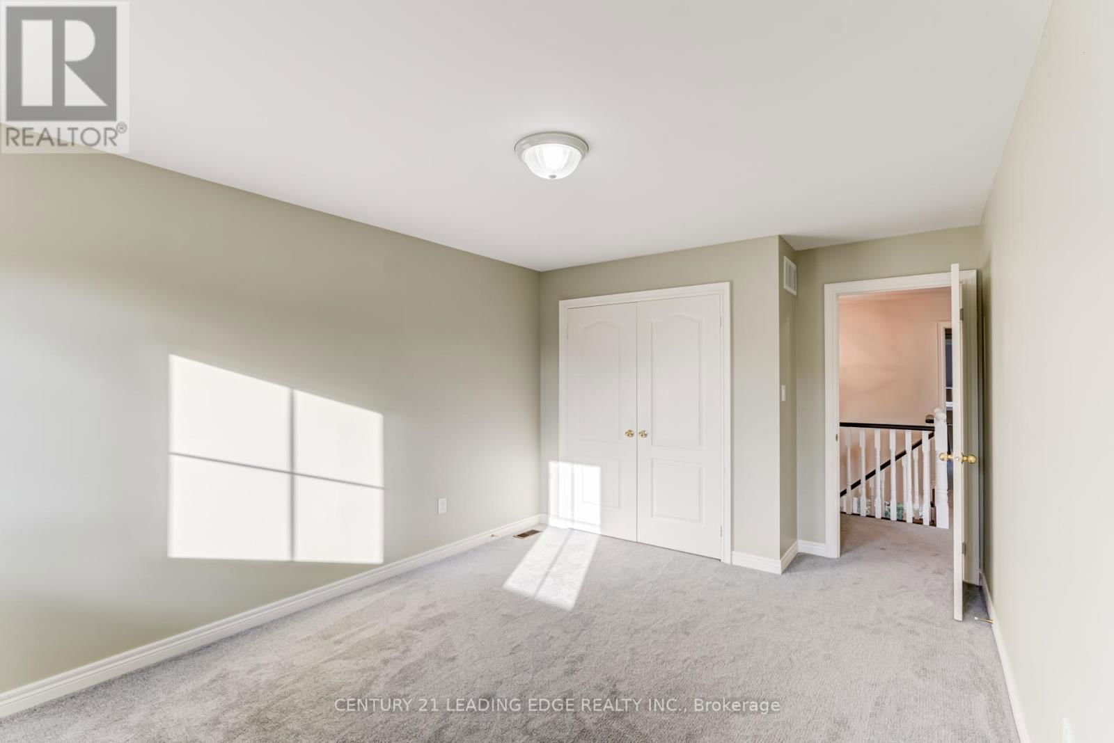 5 WOODBINE PLACE EAST Image 33