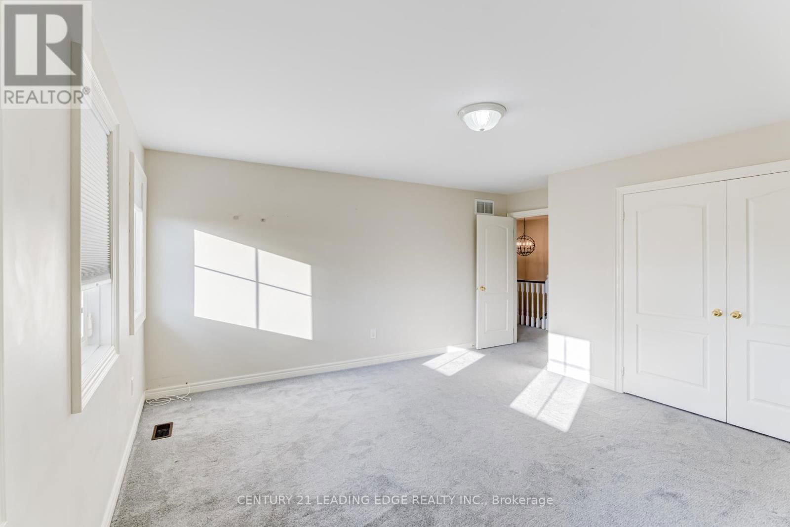 5 WOODBINE PLACE EAST Image 34