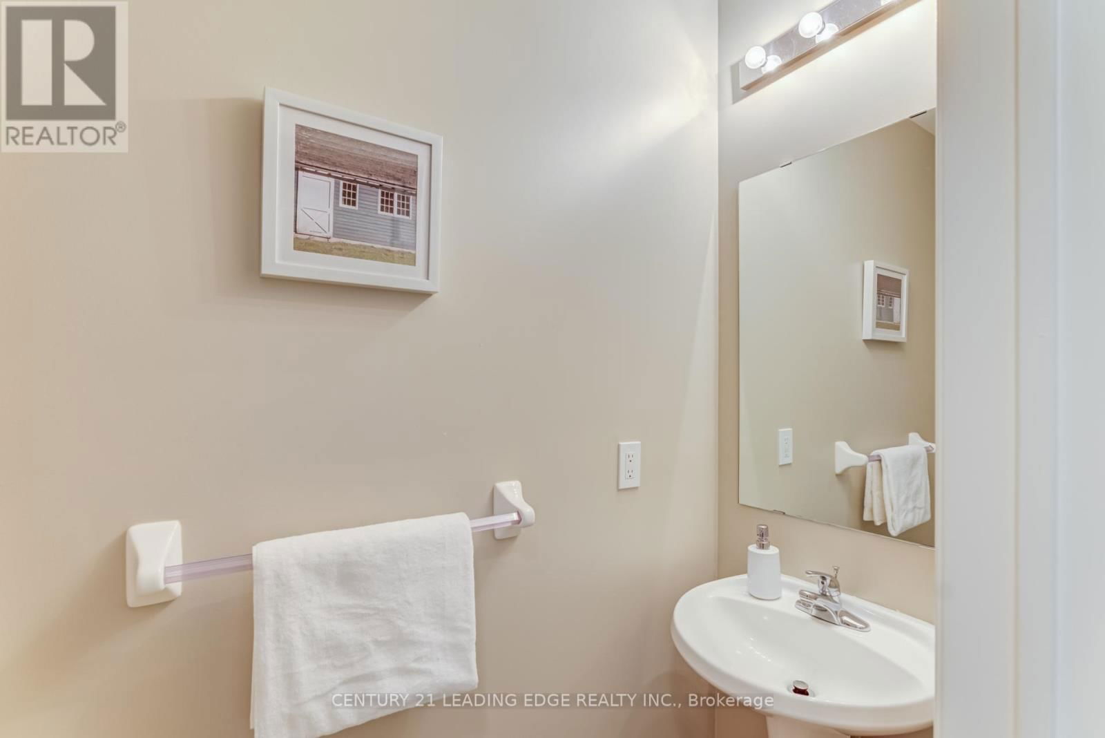 5 WOODBINE PLACE EAST Image 36