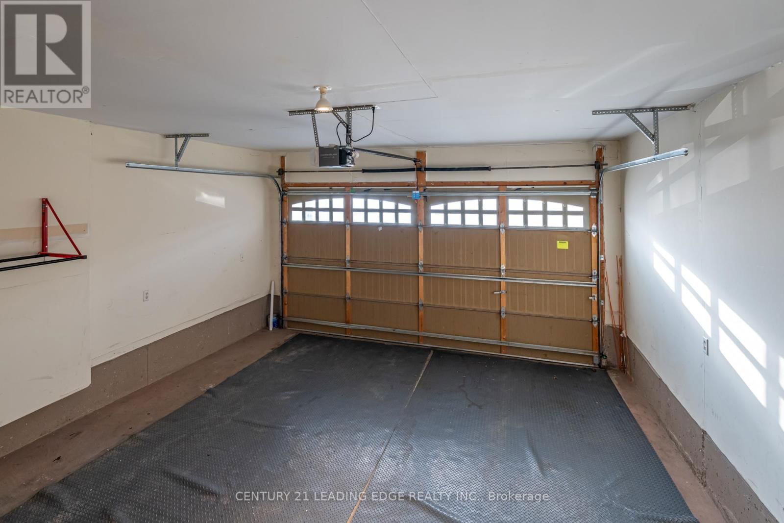 5 WOODBINE PLACE EAST Image 38