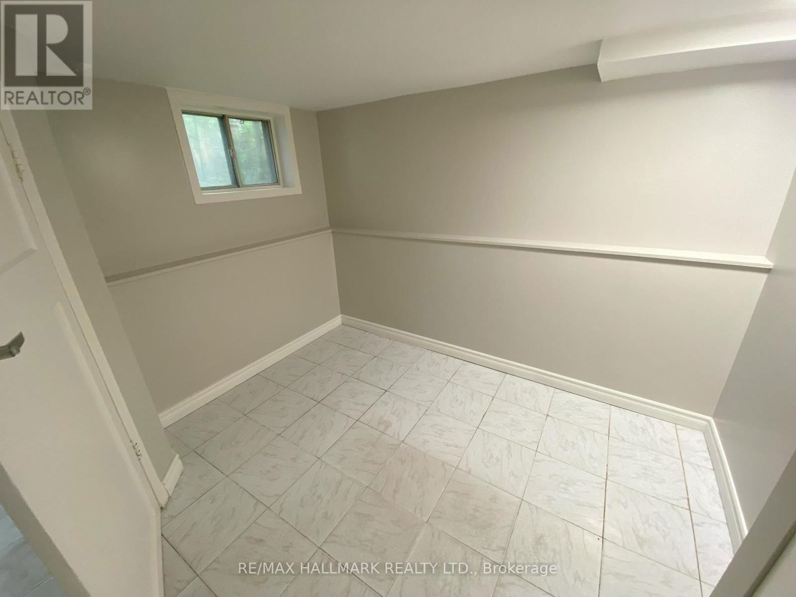 LOWER - 155 DRAYTON AVENUE Image 6