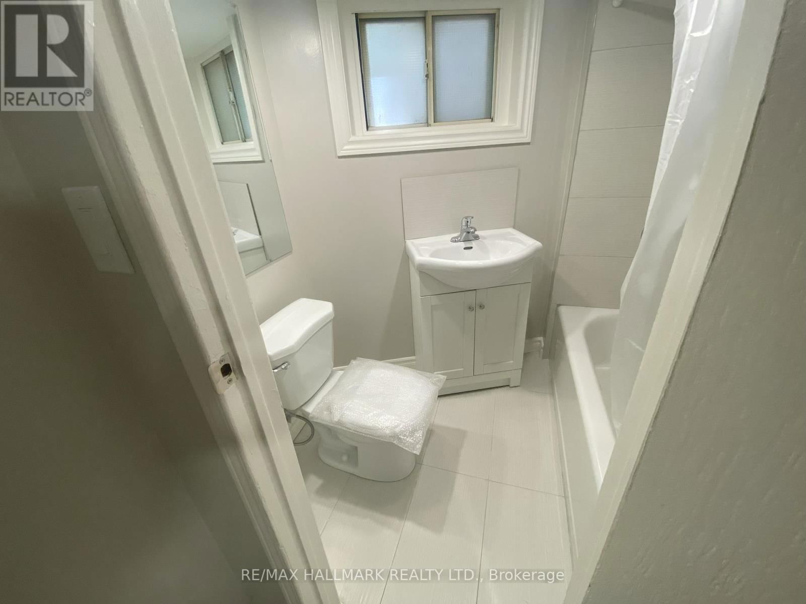 LOWER - 155 DRAYTON AVENUE Image 8