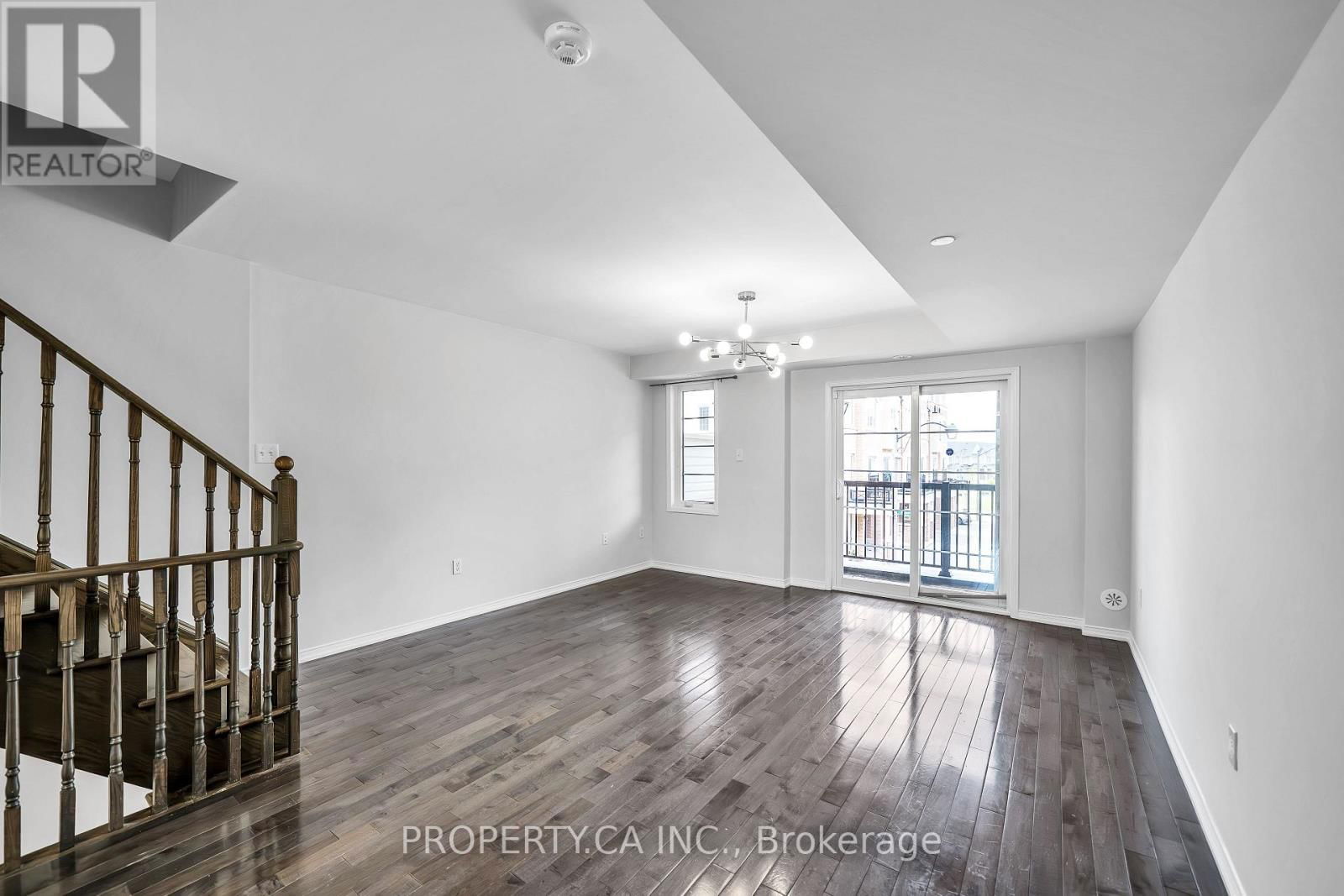2564 ROSEDROP PATH Image 10