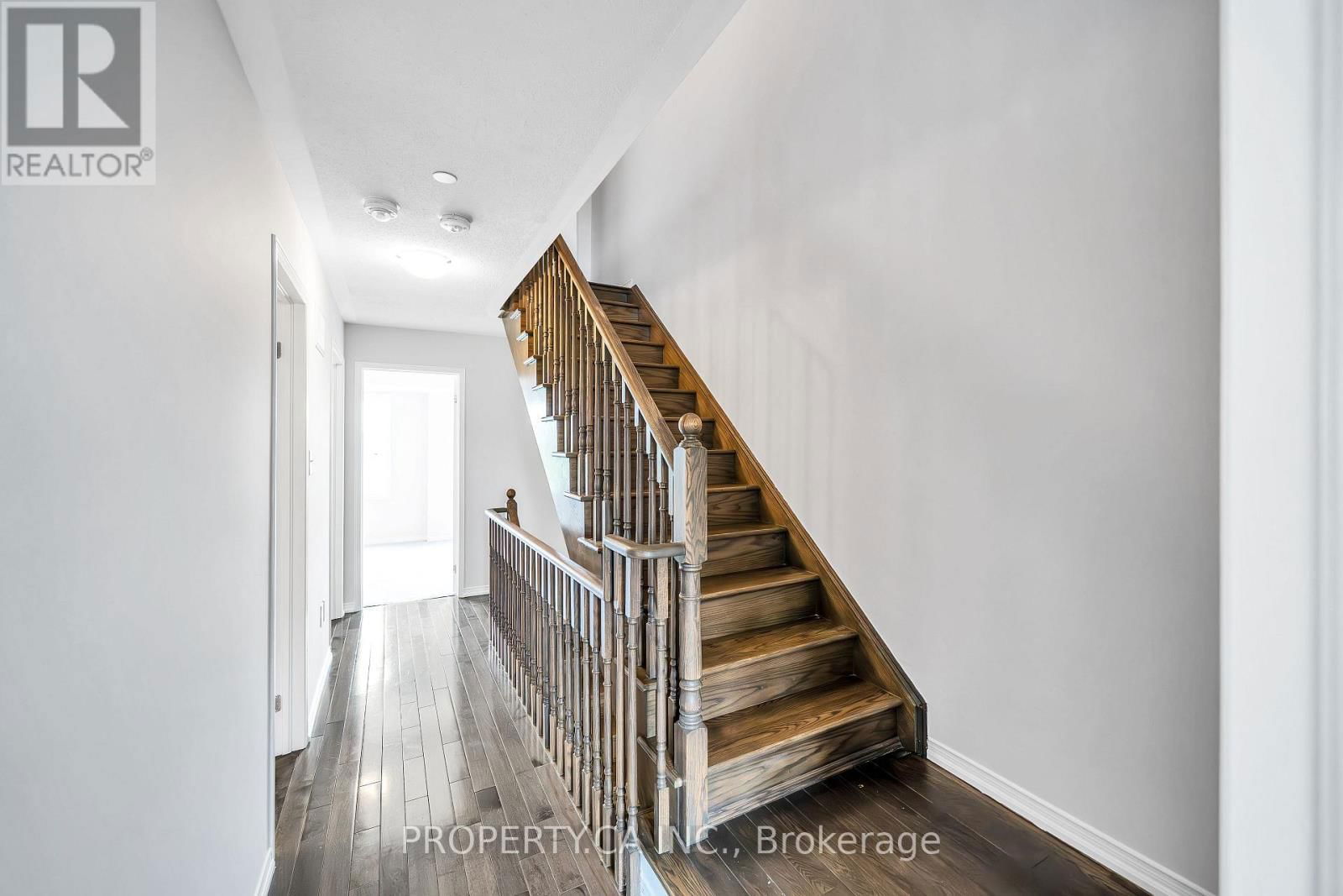 2564 ROSEDROP PATH Image 14