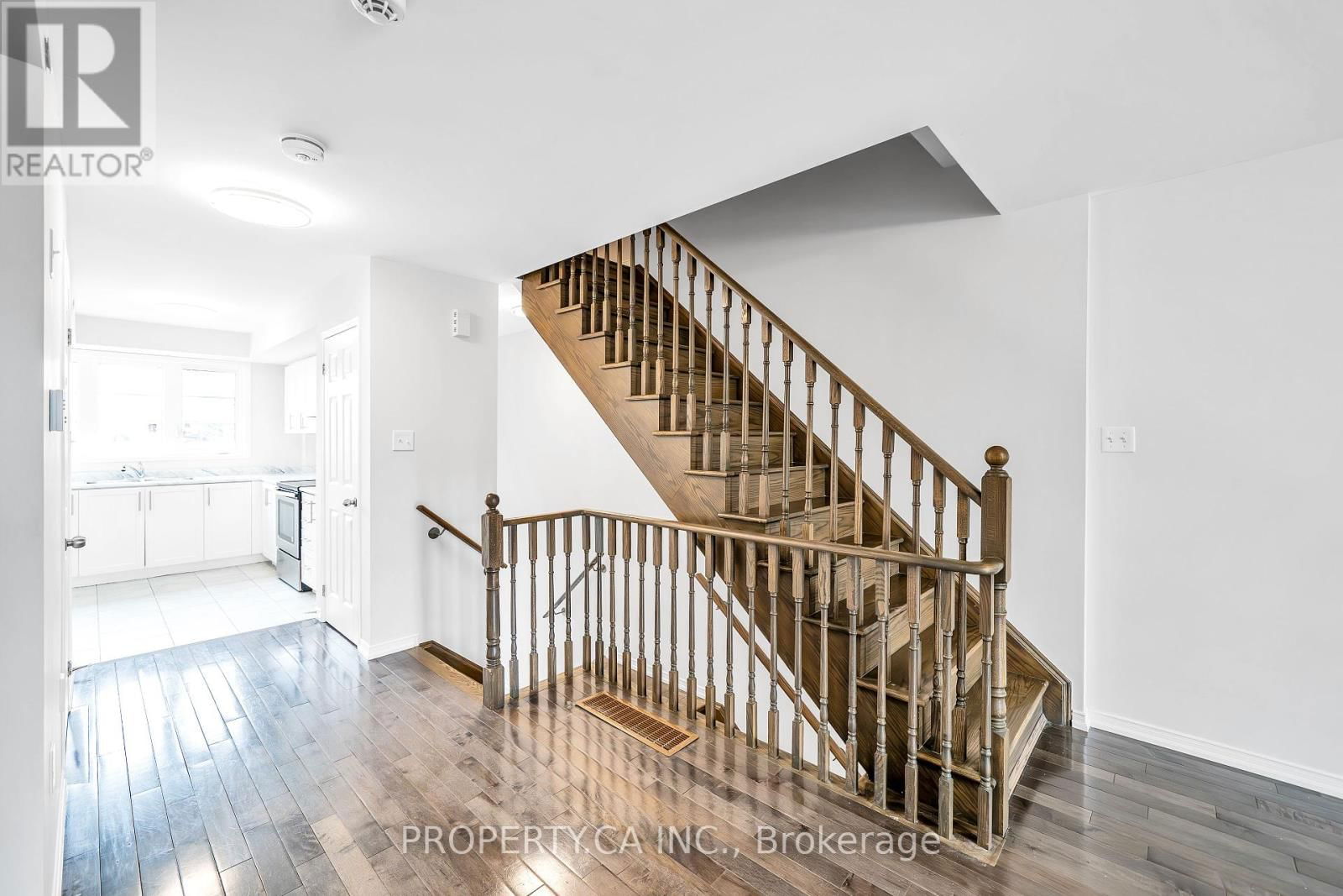 2564 ROSEDROP PATH Image 9