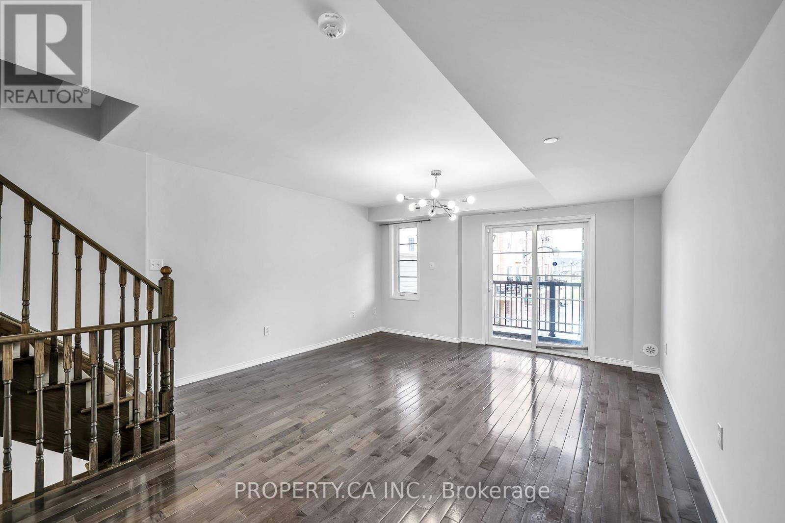 2564 ROSEDROP PATH Image 10