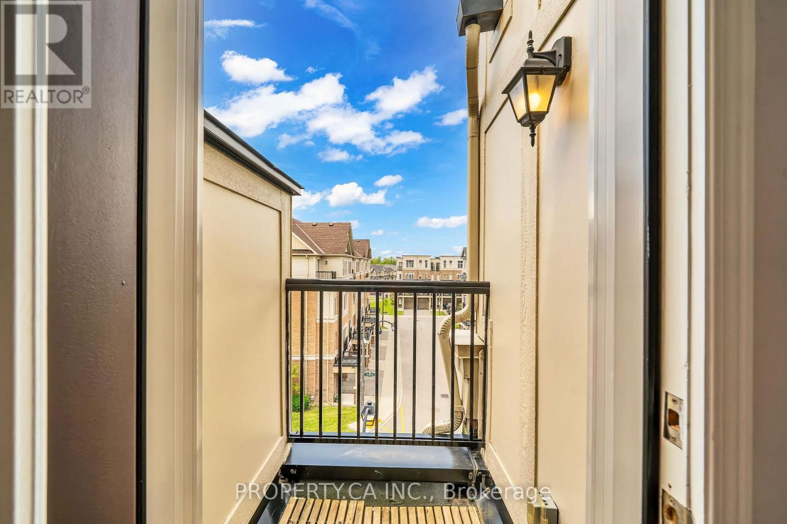 2564 ROSEDROP PATH Image 24