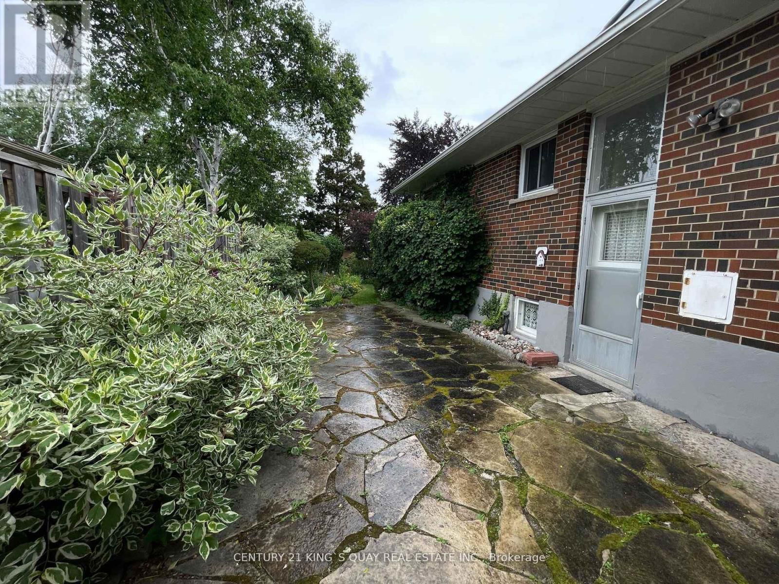 33 CORUNDUM CRESCENT Image 32