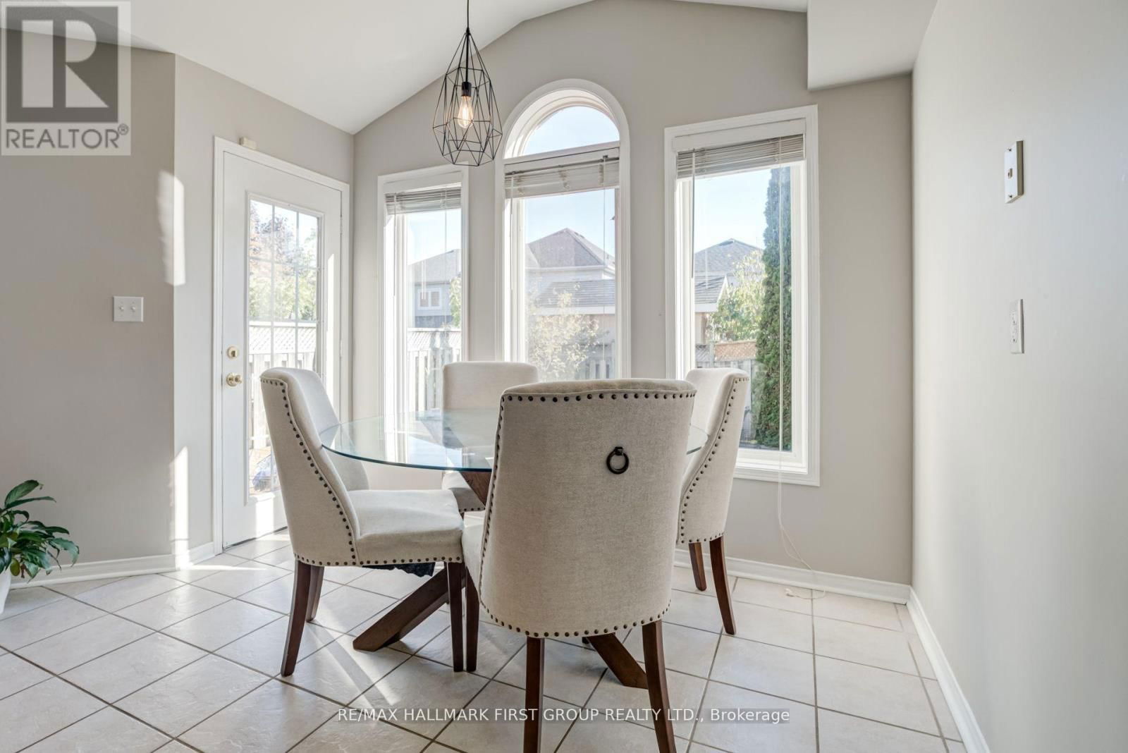 19 INLET BAY DRIVE Image 7