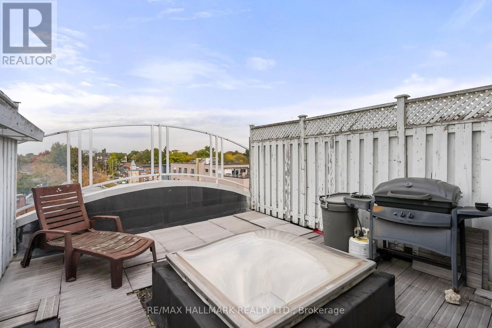 2151 DANFORTH AVENUE Image 19