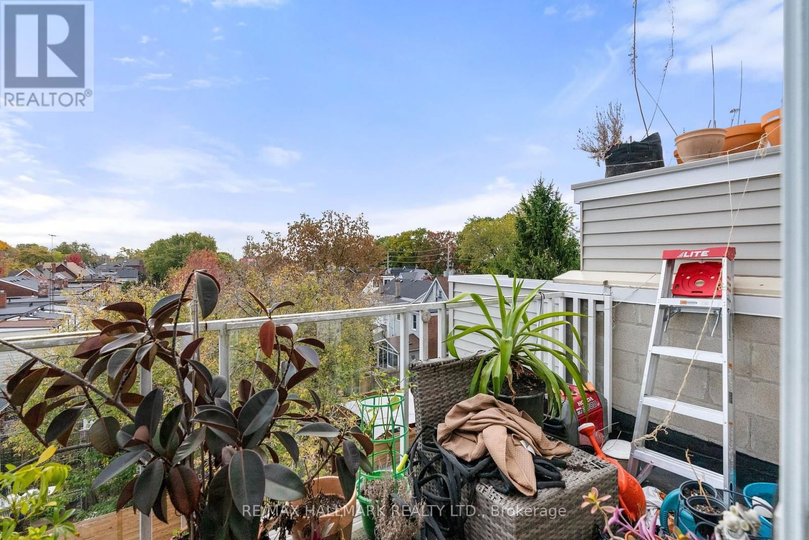 2151 DANFORTH AVENUE Image 23