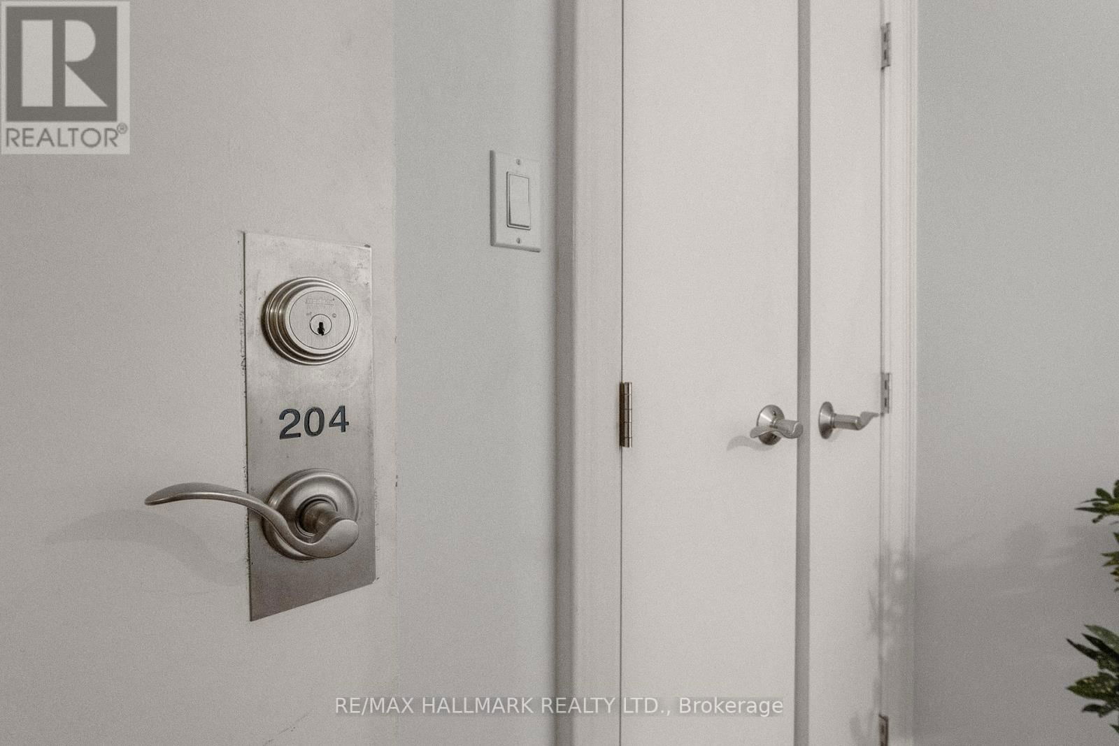 2151 DANFORTH AVENUE Image 24