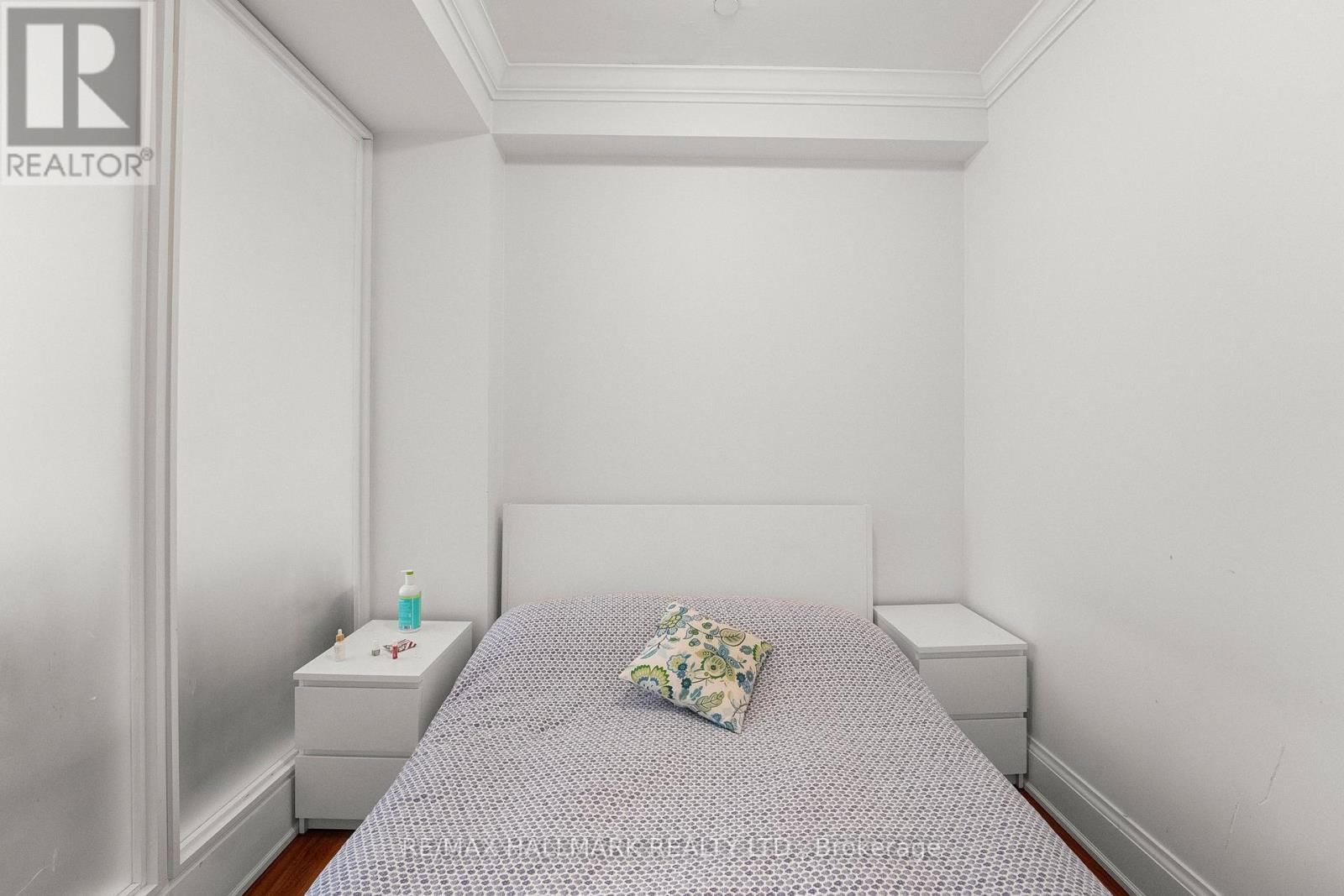 2151 DANFORTH AVENUE Image 25
