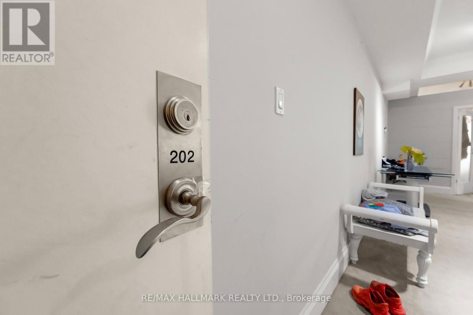 2151 DANFORTH AVENUE Image 28