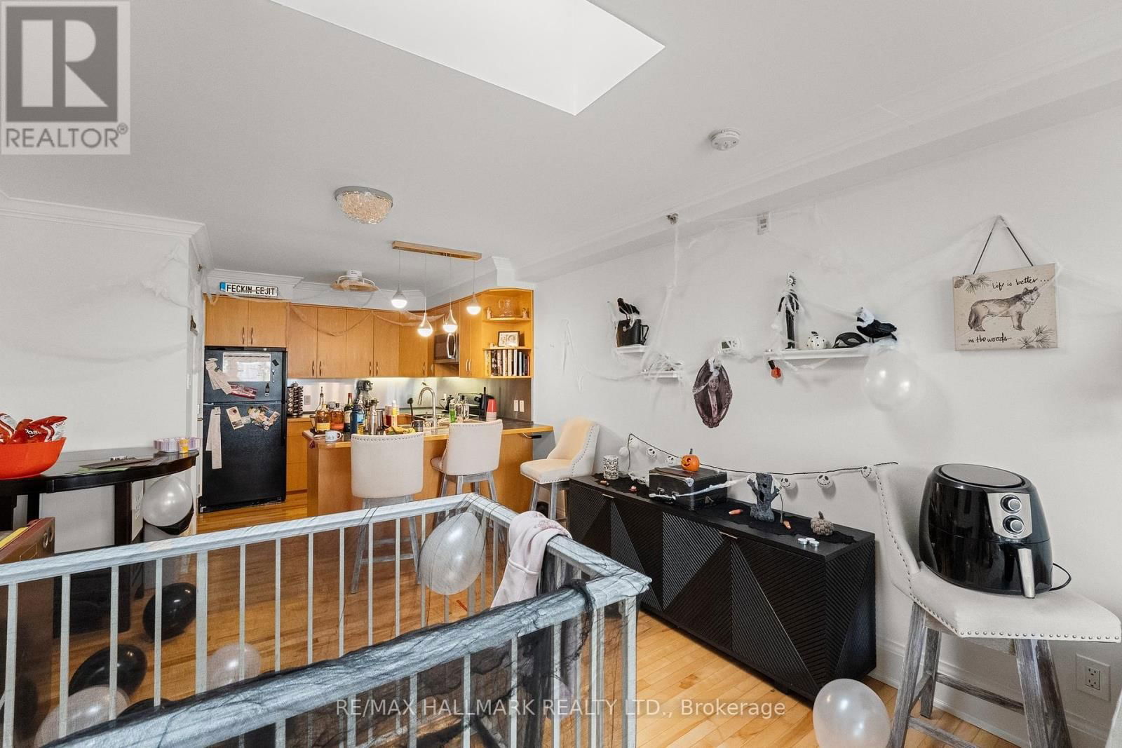 2151 DANFORTH AVENUE Image 33