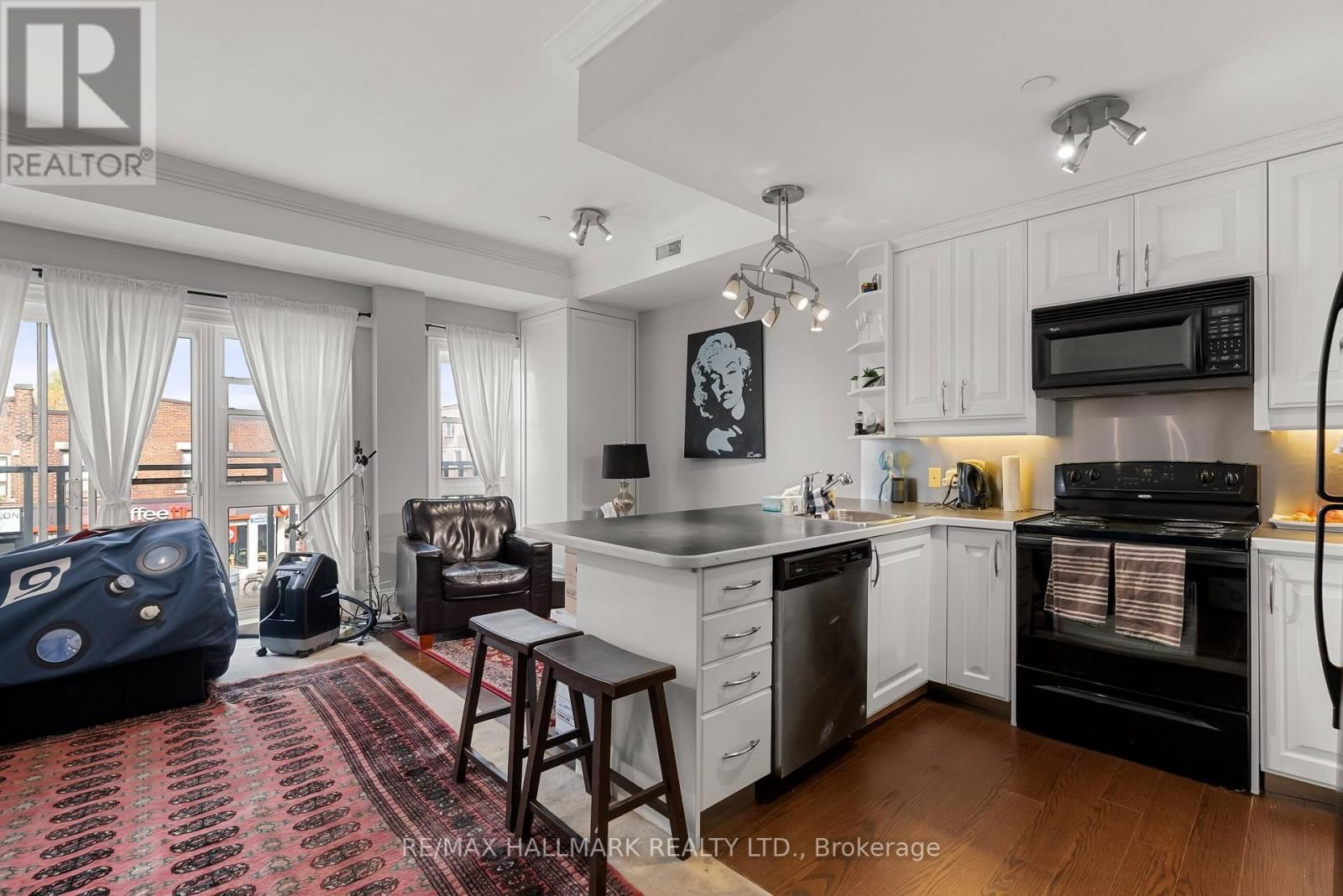 2151 DANFORTH AVENUE Image 5