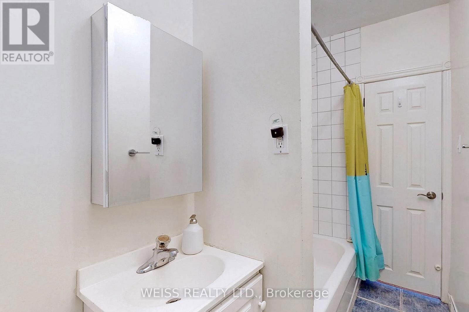 Upper - 2468 DANFORTH AVENUE Image 25