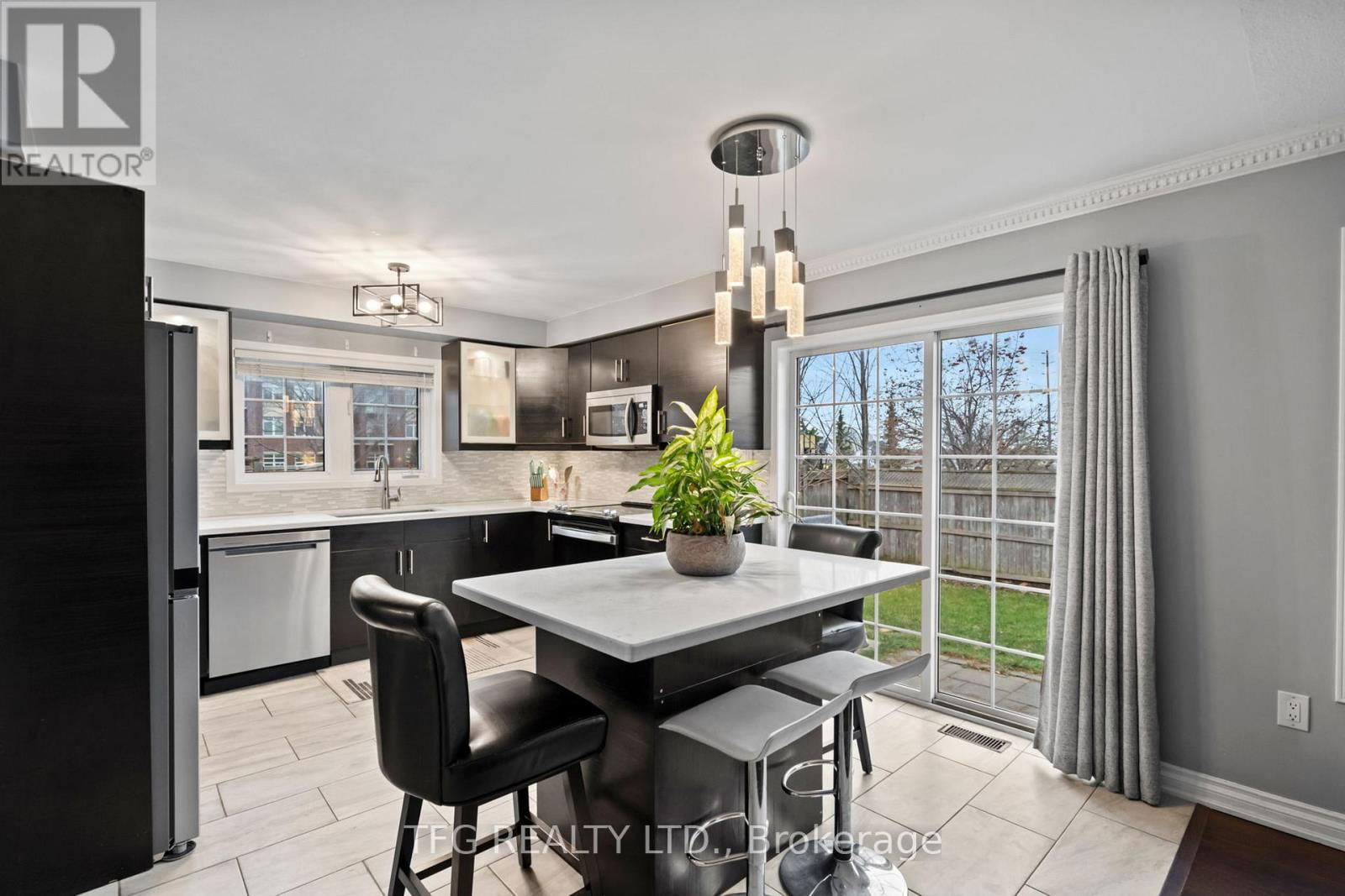 1360 DUMONT STREET Image 11