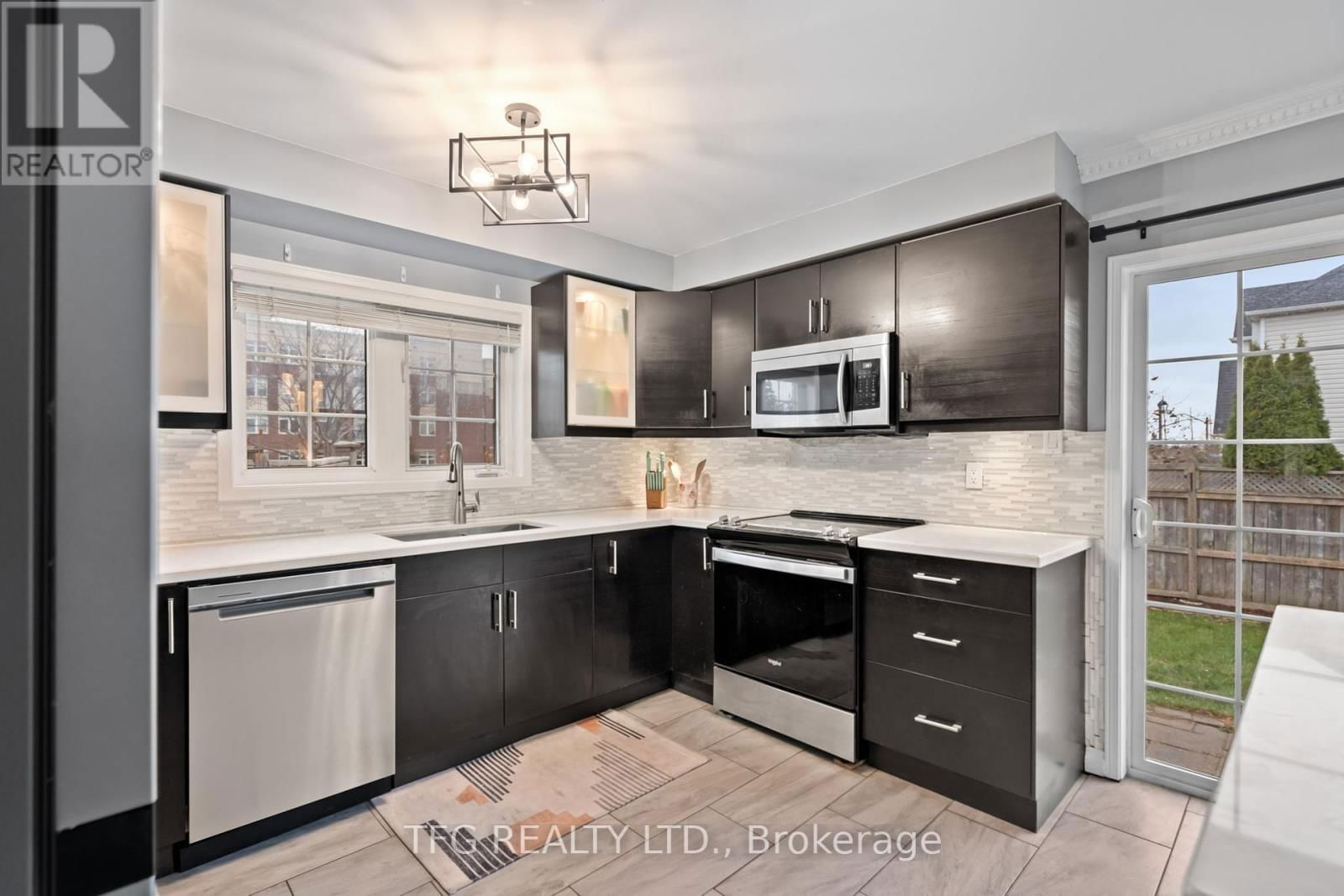 1360 DUMONT STREET Image 12