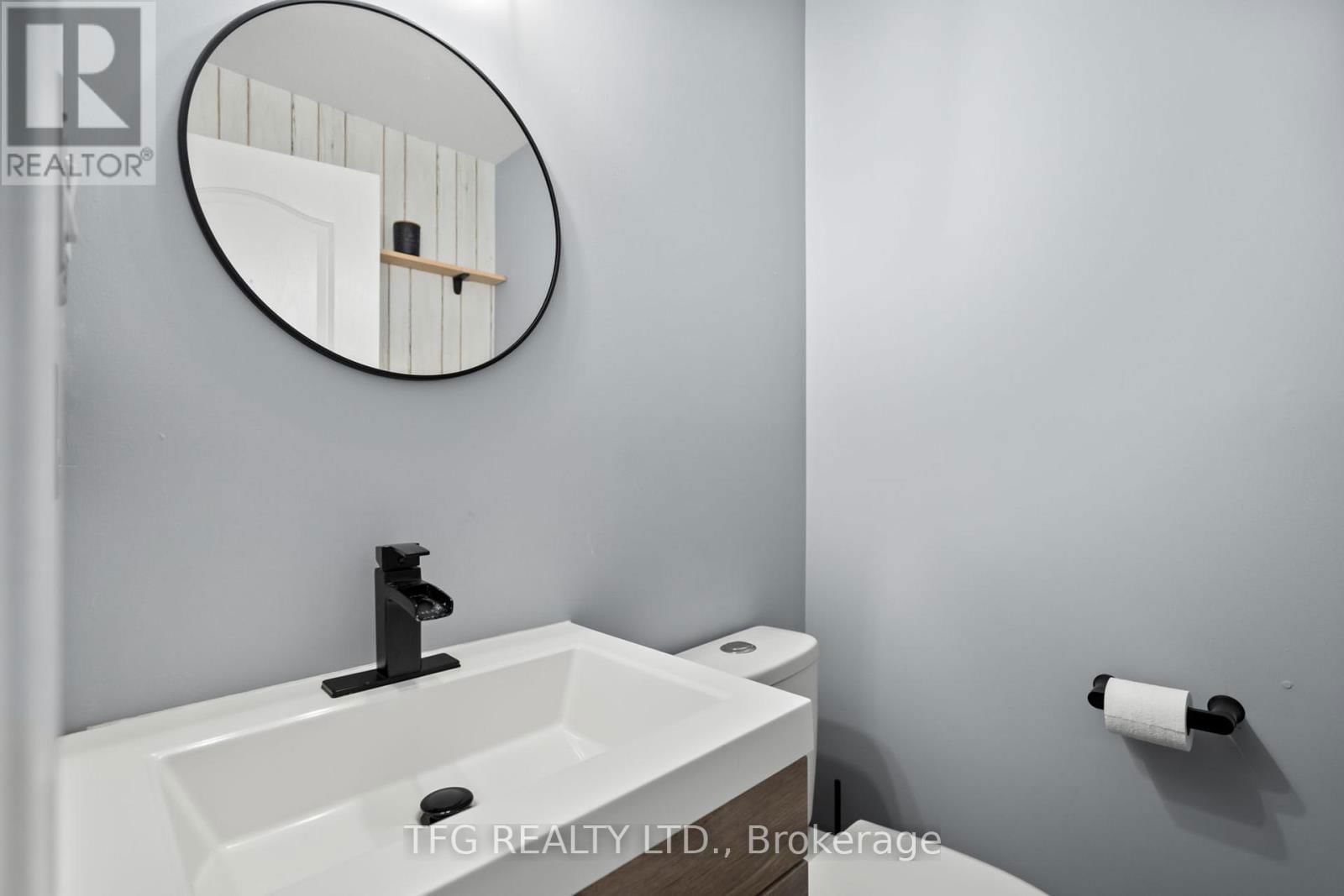 1360 DUMONT STREET Image 14