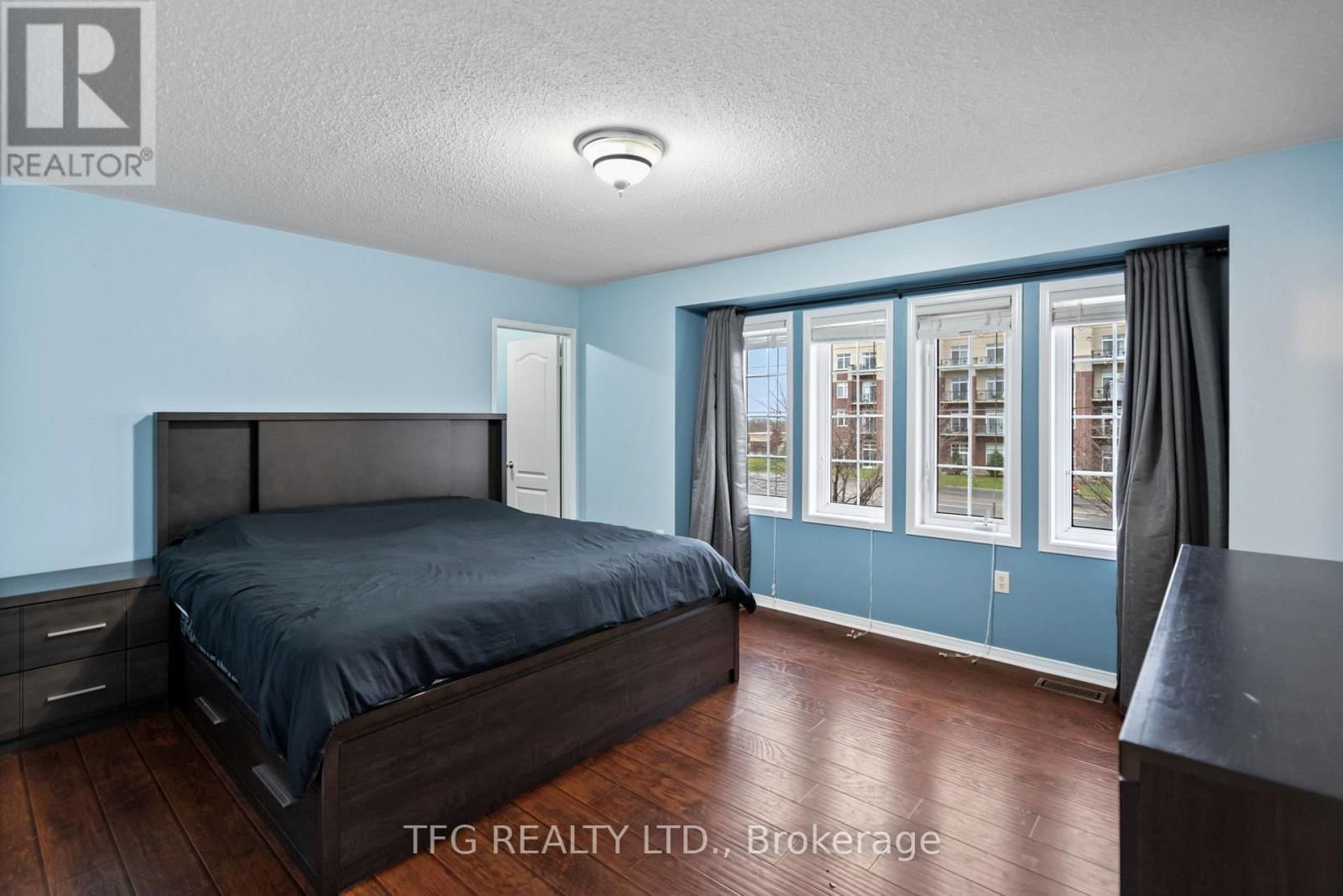 1360 DUMONT STREET Image 15