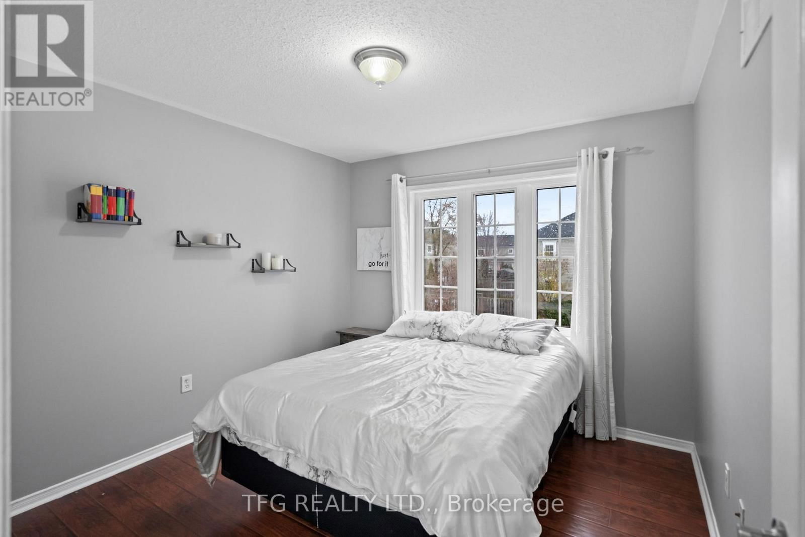 1360 DUMONT STREET Image 17