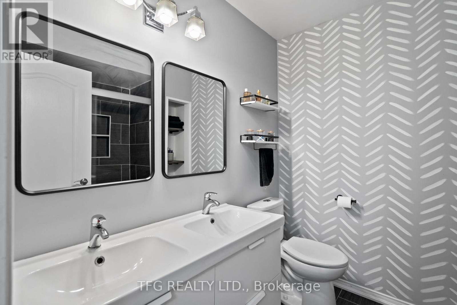 1360 DUMONT STREET Image 18