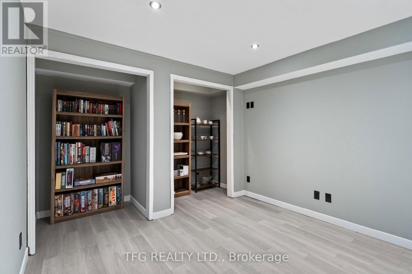 1360 DUMONT STREET Image 24