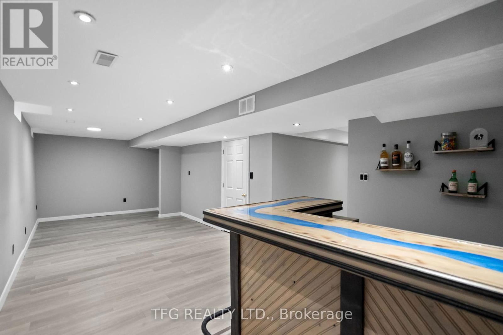 1360 DUMONT STREET Image 26