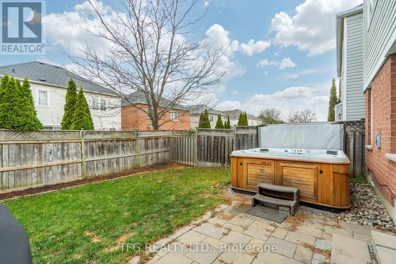 1360 DUMONT STREET Image 29