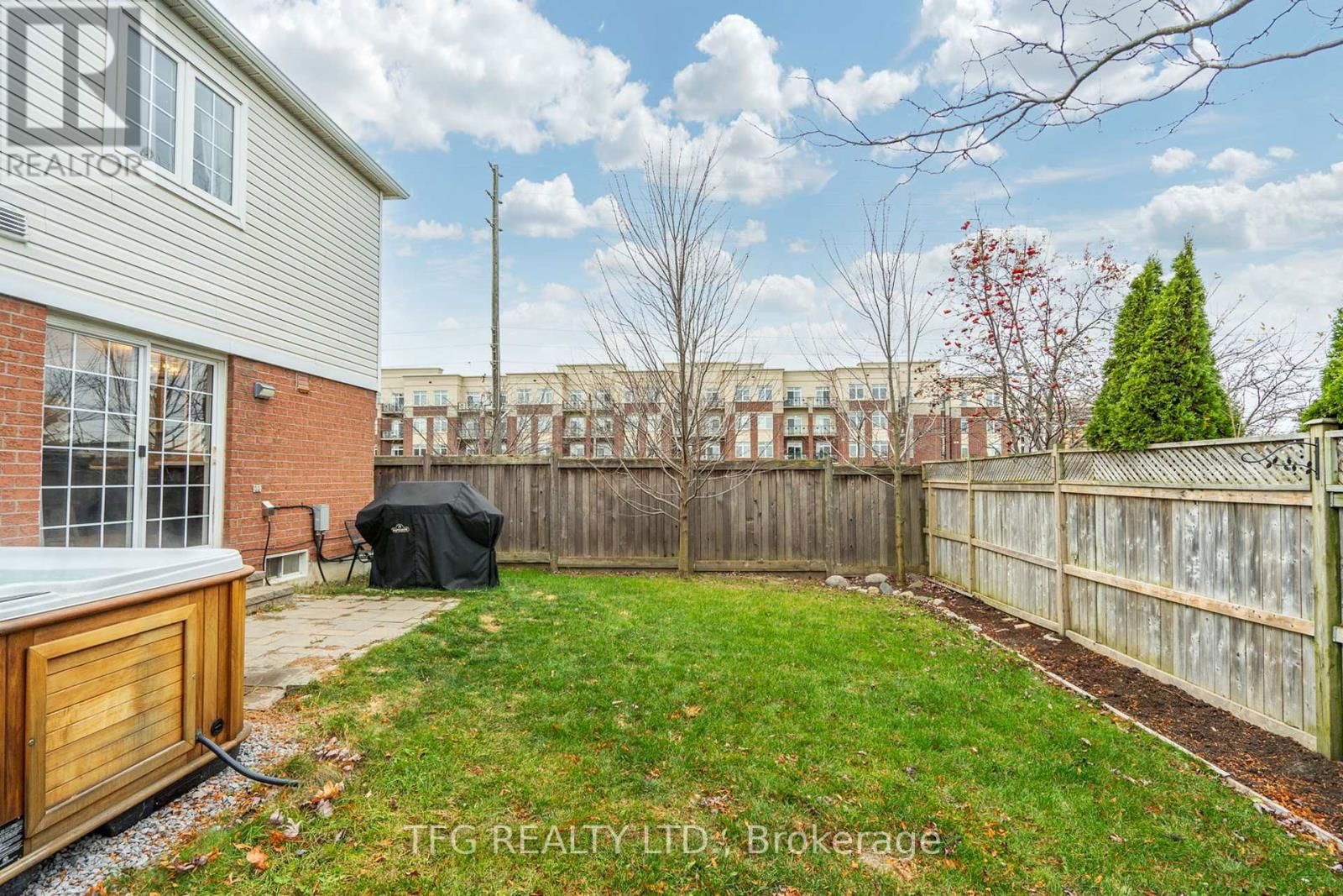 1360 DUMONT STREET Image 30