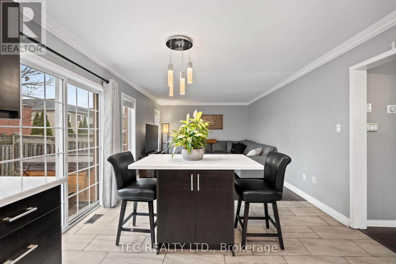 1360 DUMONT STREET Image 9
