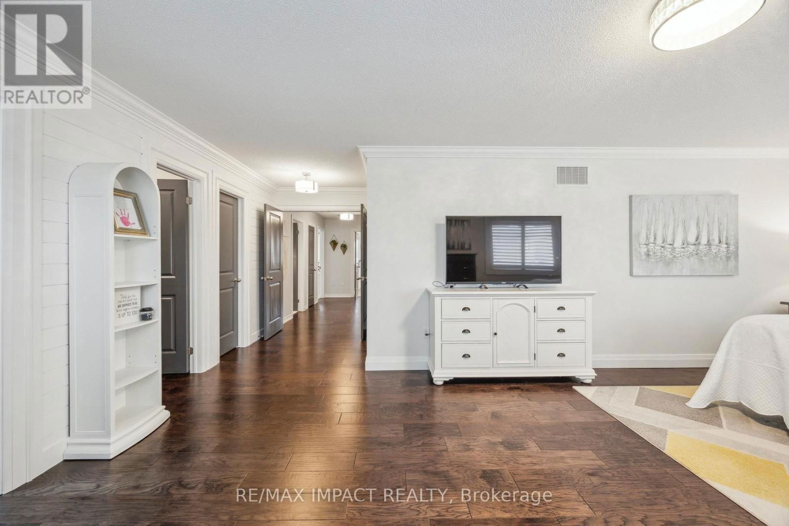 24 BROUGH COURT Image 31