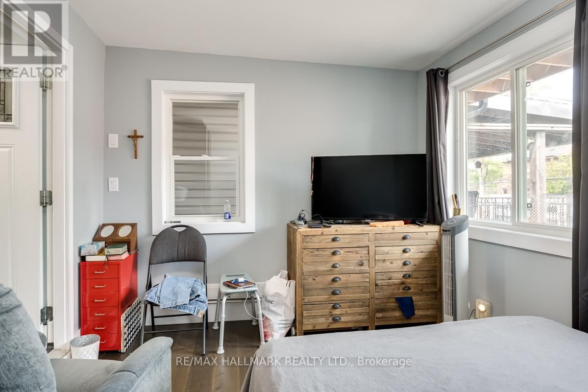 1834 DANFORTH AVENUE Image 10