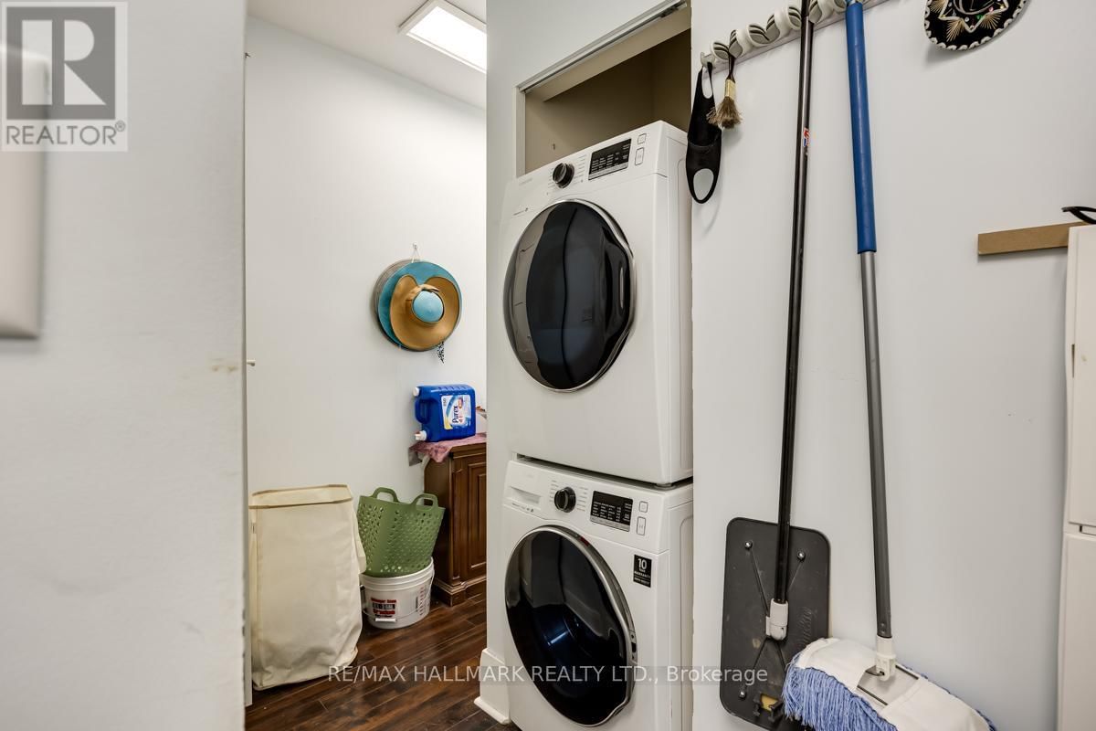 1834 DANFORTH AVENUE Image 12