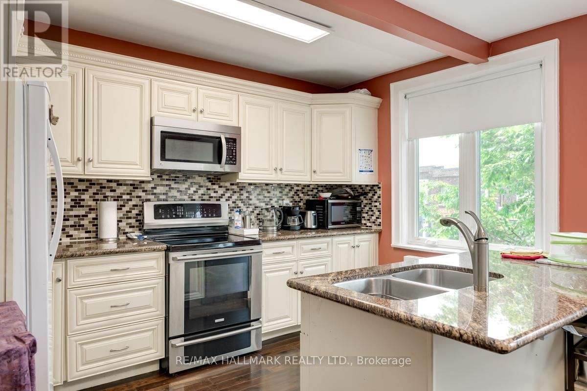 1834 DANFORTH AVENUE Image 14