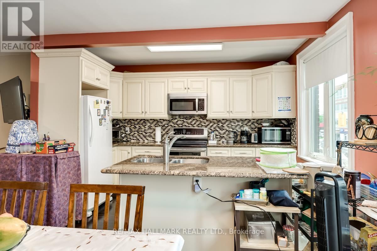 1834 DANFORTH AVENUE Image 15