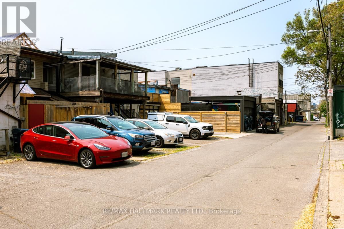 1834 DANFORTH AVENUE Image 26
