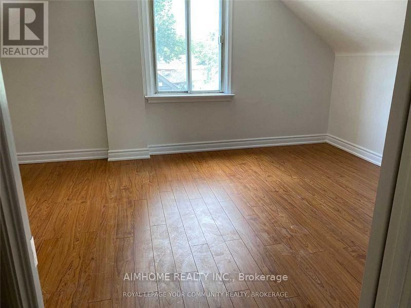 18 ILFRACOMBE CRESCENT Image 6