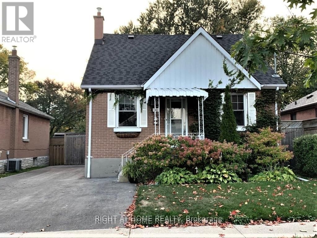 242 CADILLAC AVENUE SOUTH Image 1