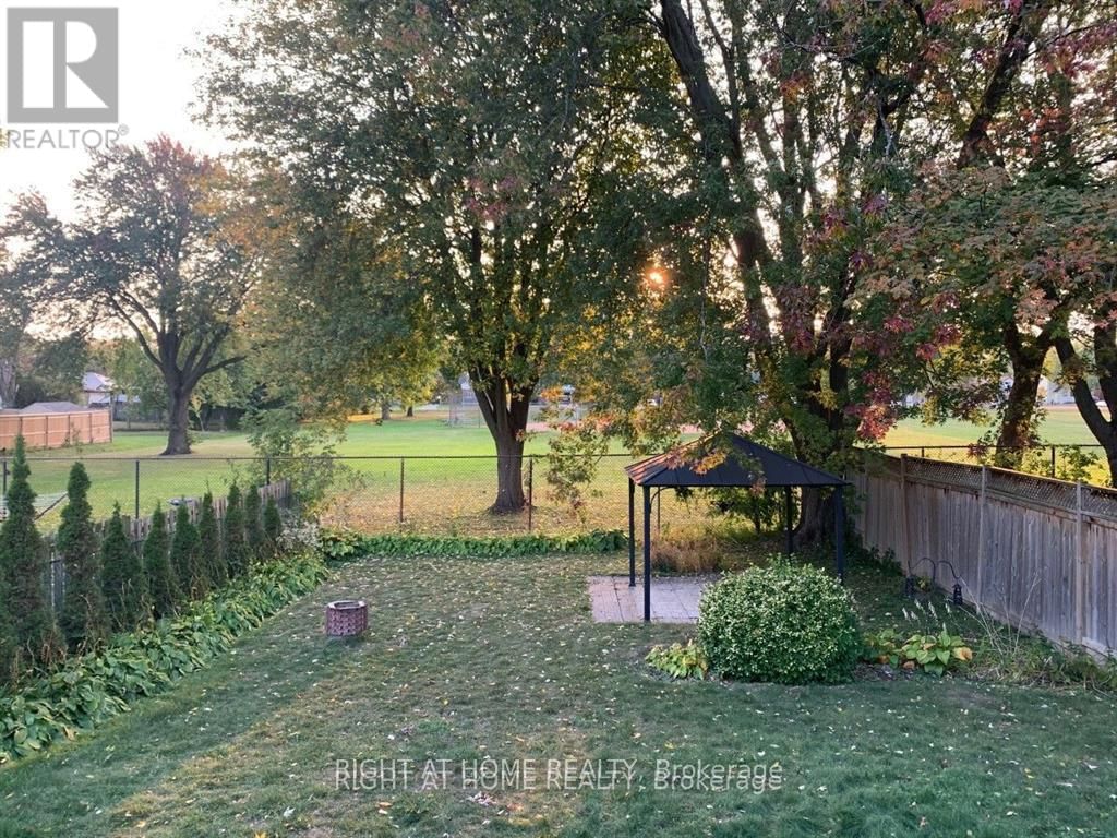 242 CADILLAC AVENUE SOUTH Image 17