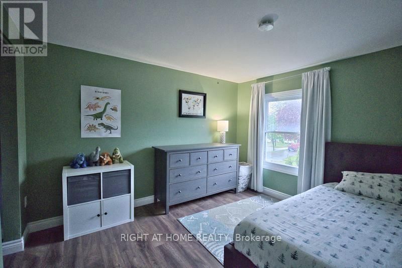 405 FLEETWOOD DRIVE Image 14