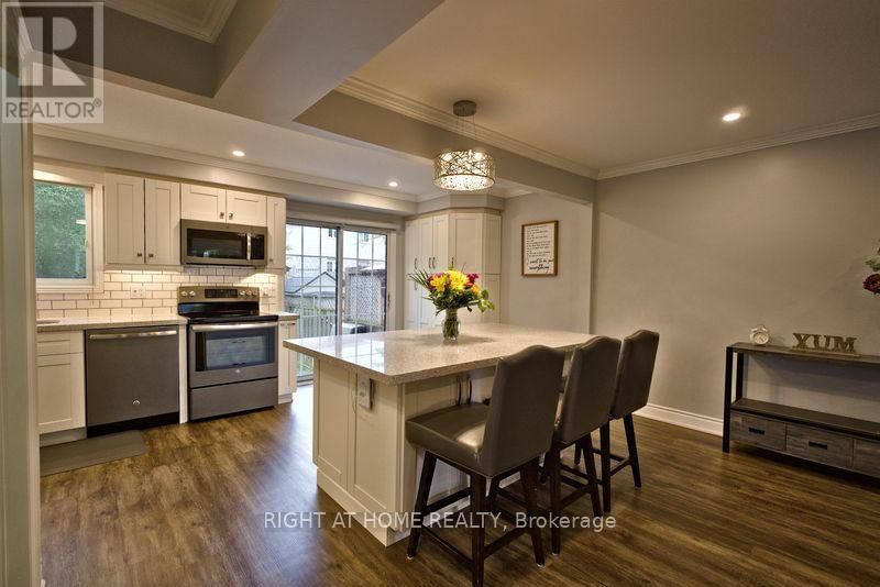 405 FLEETWOOD DRIVE Image 8