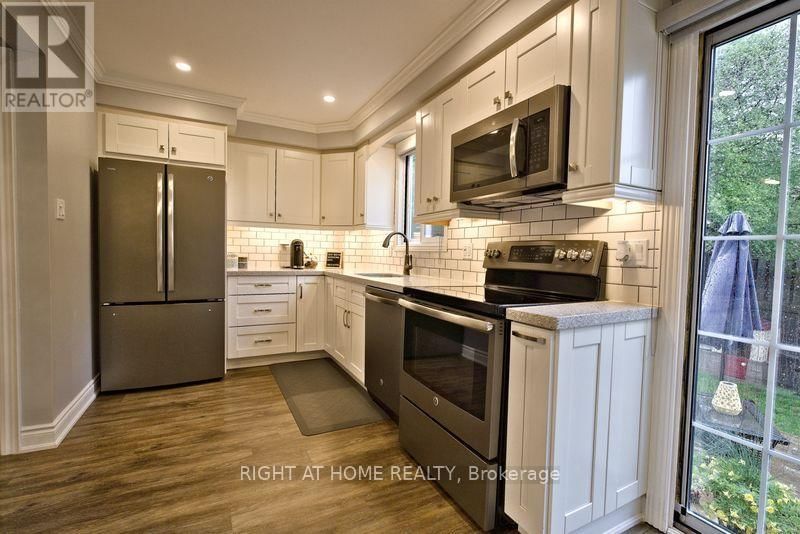 405 FLEETWOOD DRIVE Image 9